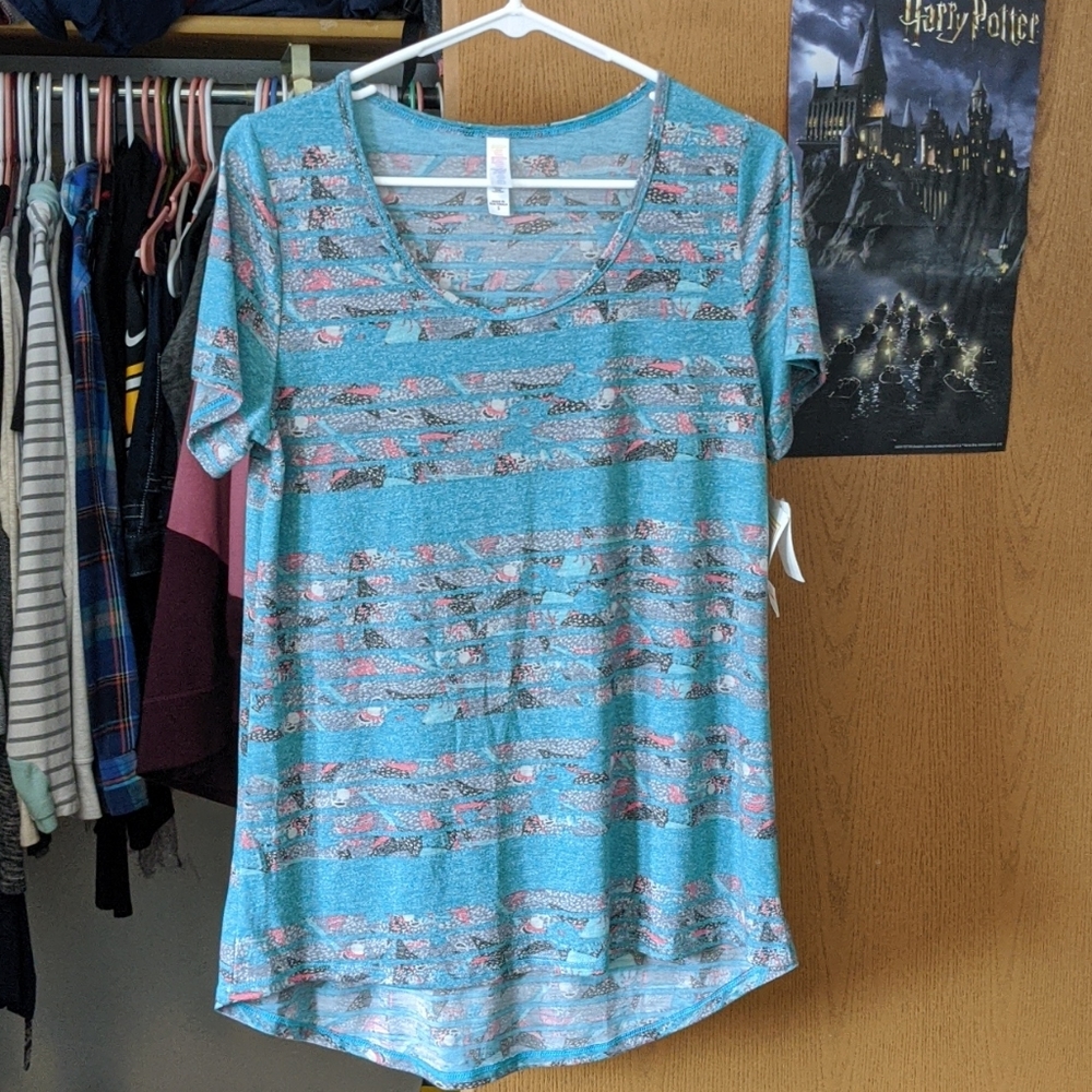 NWT Lularoe classic T size small